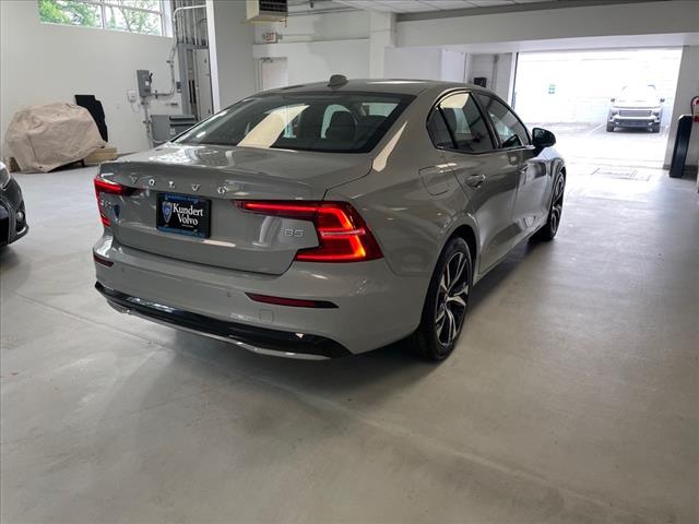 2024 Volvo S60 B5 Core Dark Theme - Photo 12