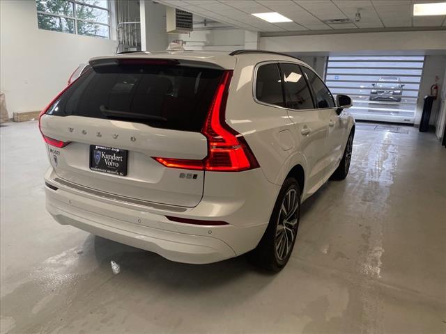 2022 Volvo XC60 B5 Momentum - Photo 12