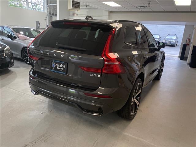 2022 Volvo XC60 B5 R-Design - Photo 12