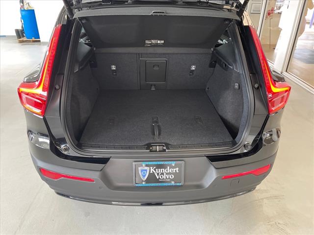 2024 Volvo XC40 B5 Plus Dark Theme - Photo 12
