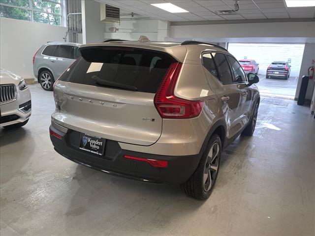 2023 Volvo XC40 B5 Plus Dark Theme - Photo 12