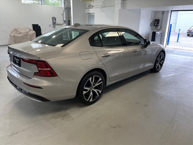 2024 Volvo S60 B5 Core Dark Theme - Photo 13