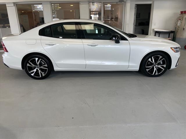 2024 Volvo S60 B5 Core Dark Theme - Photo 13