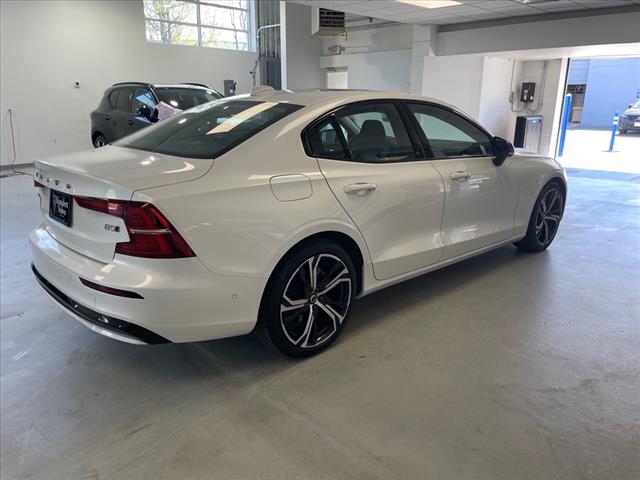 2024 Volvo S60 B5 Plus Dark Theme - Photo 13