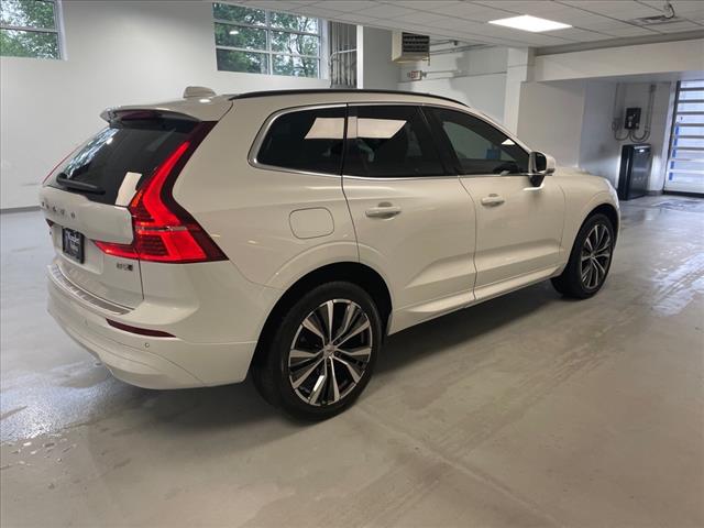 2022 Volvo XC60 B5 Momentum - Photo 13