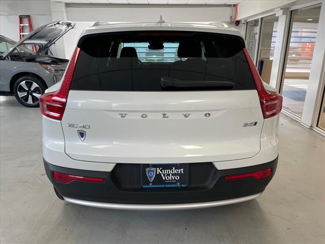 2025 Volvo XC40 B5 Core Bright Theme - Photo 13