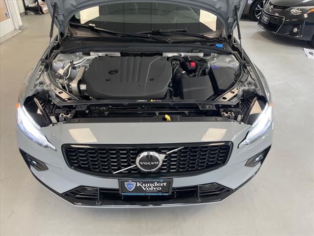 2024 Volvo S60 B5 Core Dark Theme - Photo 14