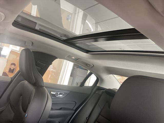 2024 Volvo S60 B5 Plus Dark Theme - Photo 14