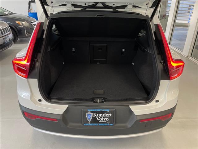 2025 Volvo XC40 B5 Core Bright Theme - Photo 14