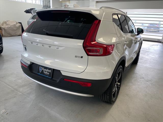 2025 Volvo XC40 B5 Core Bright Theme - Photo 14