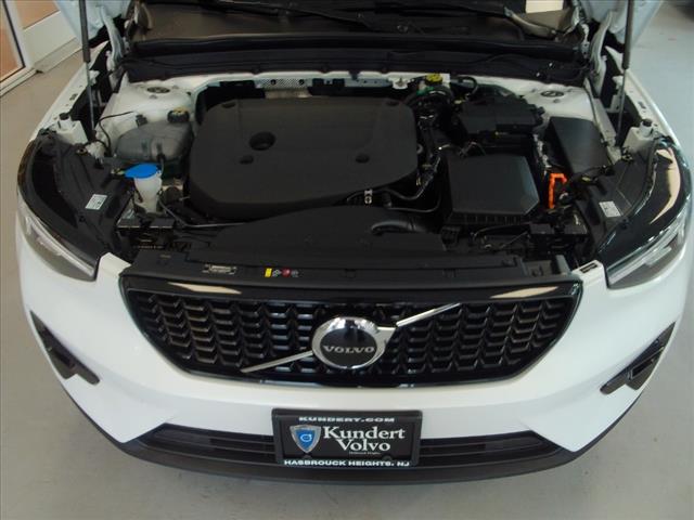 2023 Volvo XC40 B5 Plus Dark Theme - Photo 14