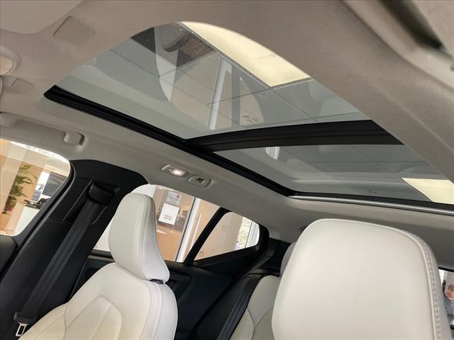 2024 Volvo XC40 B5 Plus Dark Theme - Photo 15