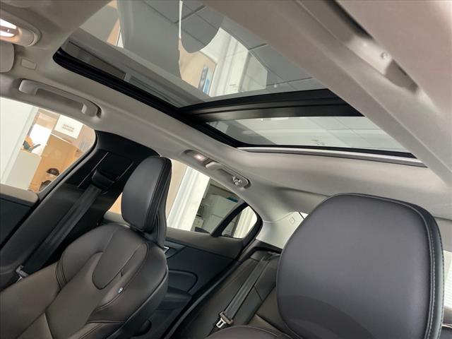 2024 Volvo S60 B5 Core Dark Theme - Photo 16