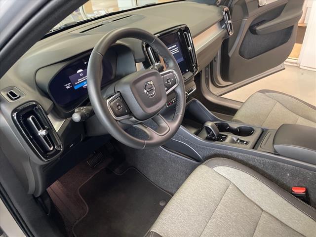 2025 Volvo XC40 B5 Core Bright Theme - Photo 16