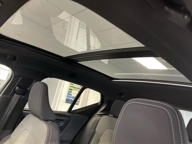 2025 Volvo XC40 B5 Core Bright Theme - Photo 16
