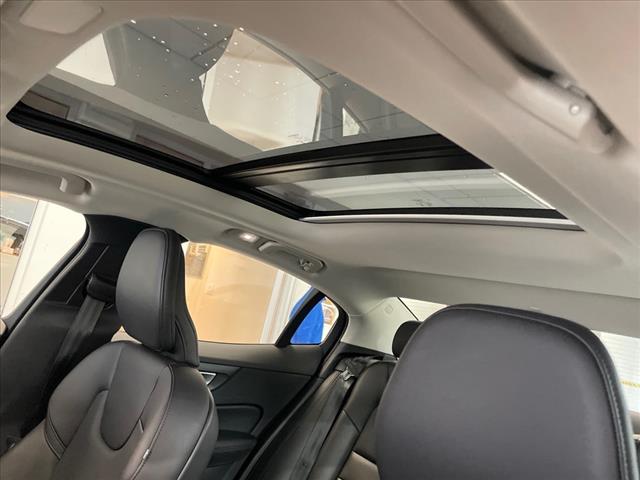 2024 Volvo S60 B5 Core Dark Theme - Photo 17