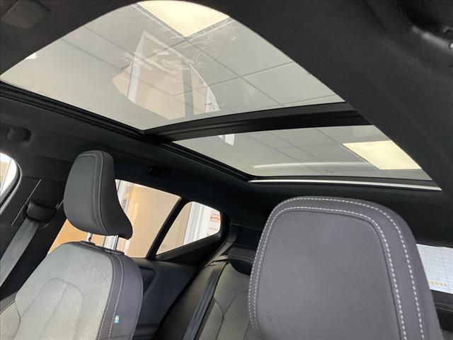 2025 Volvo XC40 B5 Core Bright Theme - Photo 17