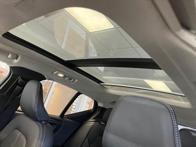 2023 Volvo XC40 B5 Plus Dark Theme - Photo 17