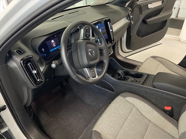 2025 Volvo XC40 B5 Core Bright Theme - Photo 18