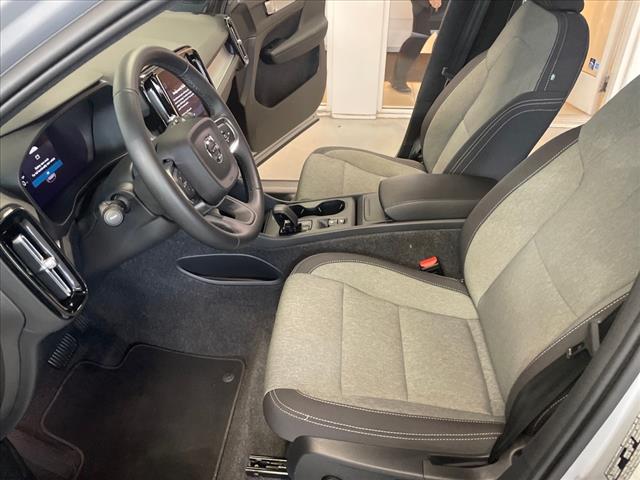 2025 Volvo XC40 B5 Core Bright Theme - Photo 19