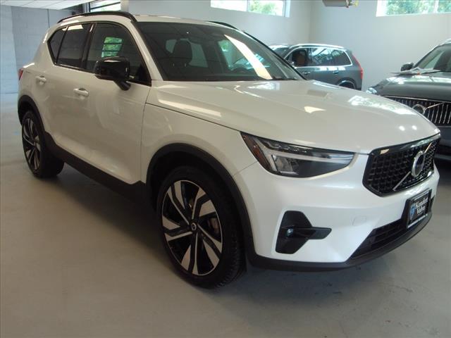 2023 Volvo XC40 B5 Plus Dark Theme - Photo 1