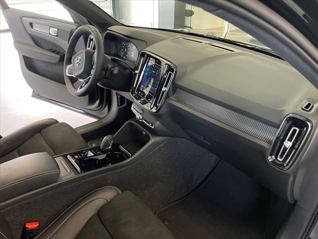 2022 Volvo XC40 T5 R-Design - Photo 21