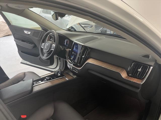 2022 Volvo XC60 B5 Momentum - Photo 21