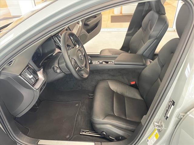 2024 Volvo S60 B5 Core Dark Theme - Photo 22