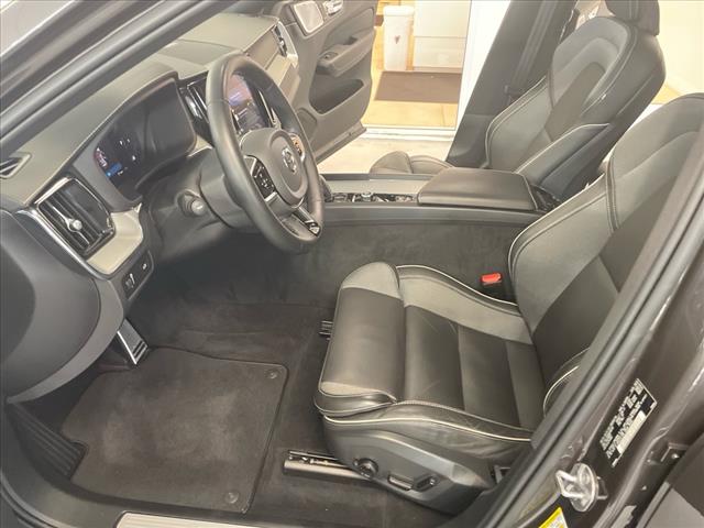 2022 Volvo XC60 B5 R-Design - Photo 22