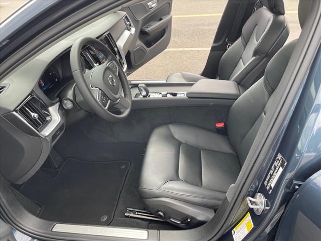 2024 Volvo S60 B5 Core Dark Theme - Photo 23