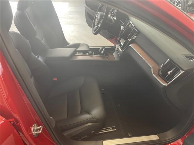 2024 Volvo S60 B5 Plus Dark Theme - Photo 23