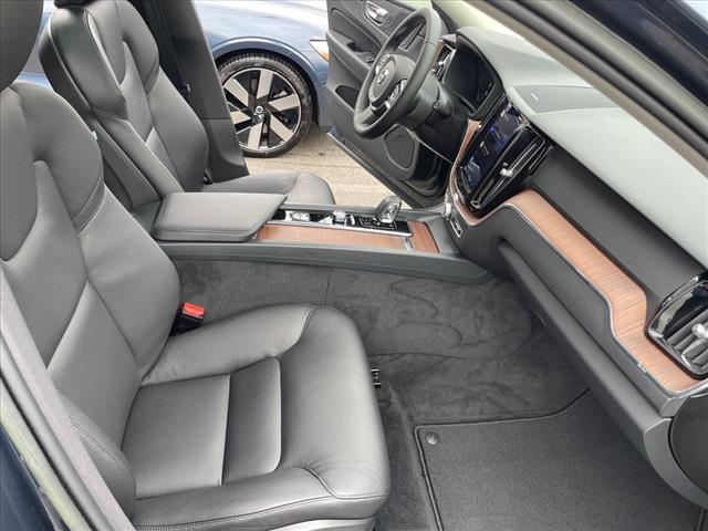 2023 Volvo XC60 B5 Plus Dark Theme - Photo 24