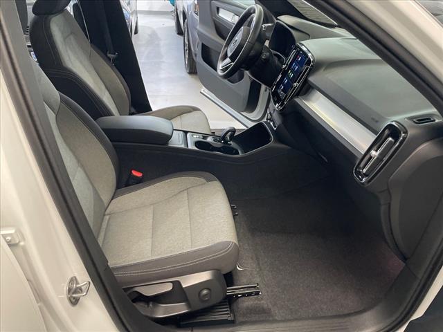 2025 Volvo XC40 B5 Core Bright Theme - Photo 24