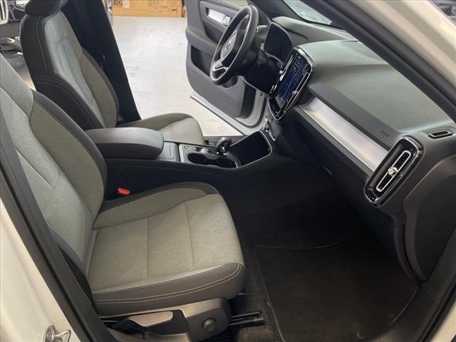 2025 Volvo XC40 B5 Core Bright Theme - Photo 24