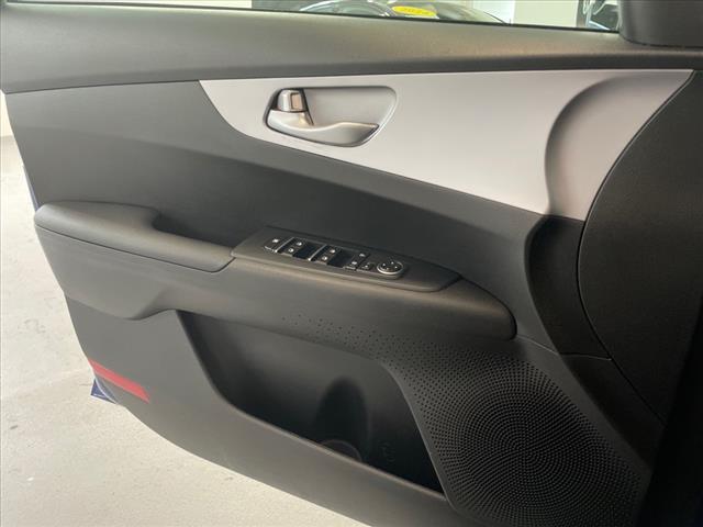 2023 Kia Forte LXS - Photo 25