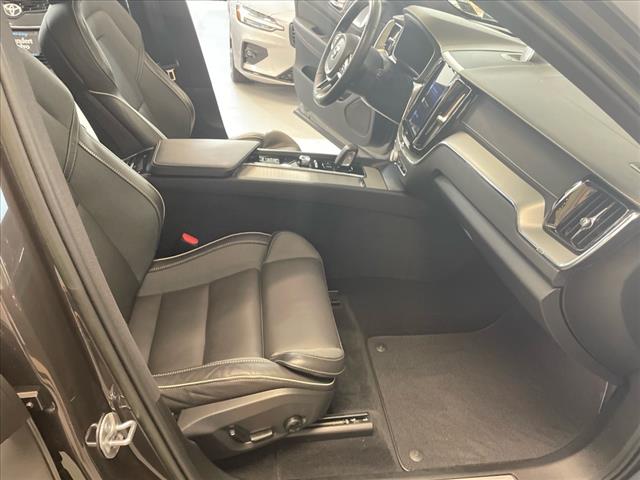 2022 Volvo XC60 B5 R-Design - Photo 25