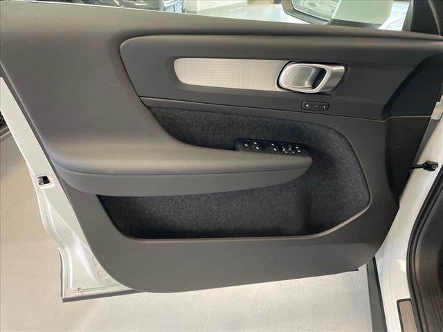 2025 Volvo XC40 B5 Core Bright Theme - Photo 25