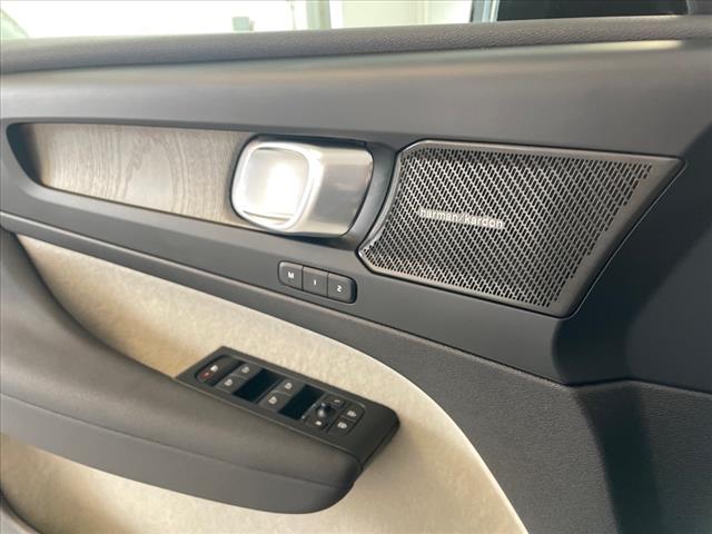 2024 Volvo XC40 B5 Plus Dark Theme - Photo 25