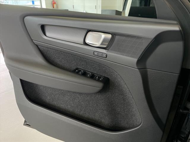 2022 Volvo XC40 T5 R-Design - Photo 26
