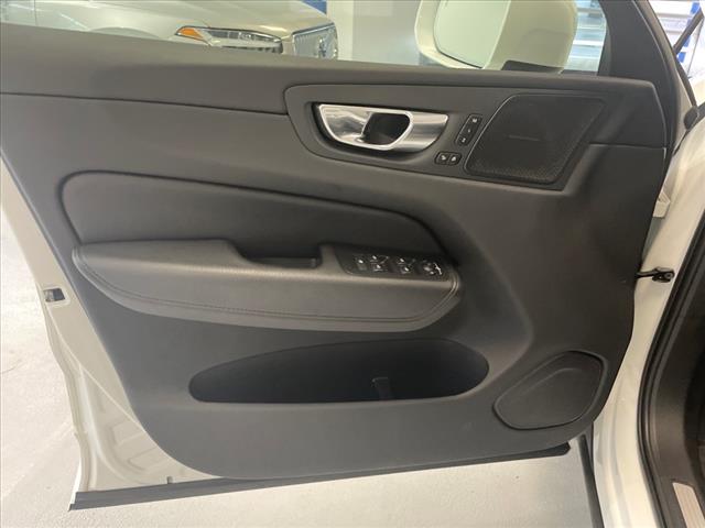 2022 Volvo XC60 B5 Momentum - Photo 26