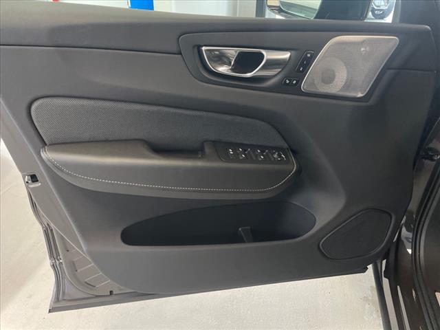 2022 Volvo XC60 B5 R-Design - Photo 26