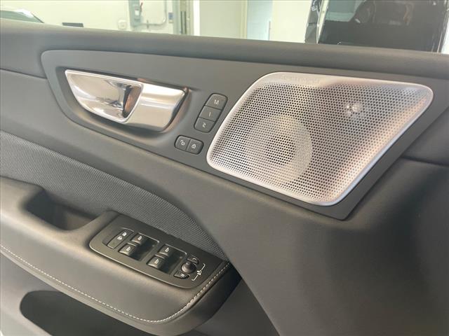 2022 Volvo XC60 B5 R-Design - Photo 27