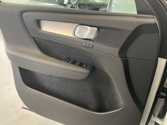 2025 Volvo XC40 B5 Core Bright Theme - Photo 27