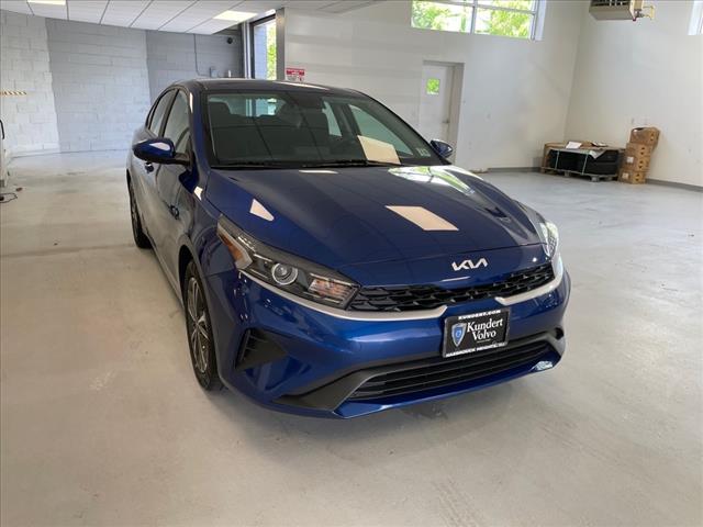 2023 Kia Forte LXS - Photo 2