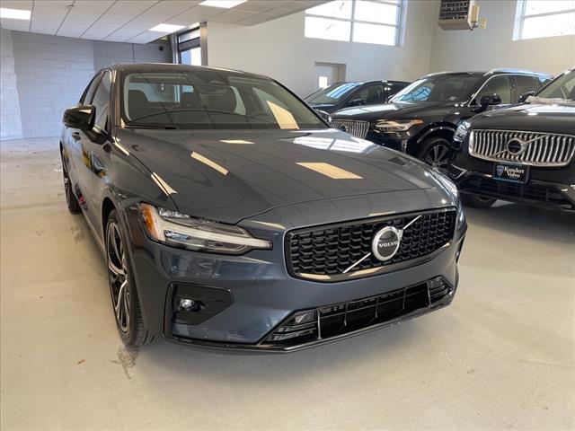 2025 Volvo S60 B5 Core - Photo 2