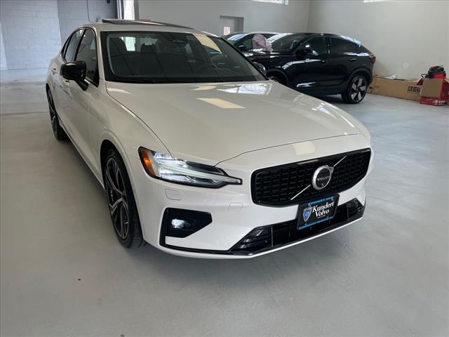 2024 Volvo S60 B5 Plus Dark Theme - Photo 2