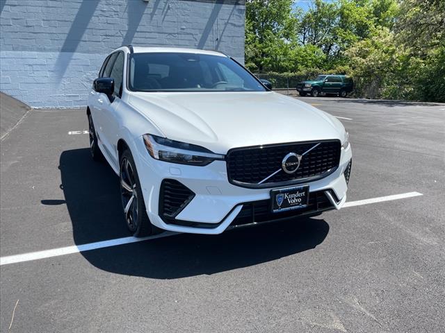2022 Volvo XC60 Recharge T8 R-Design - Photo 2