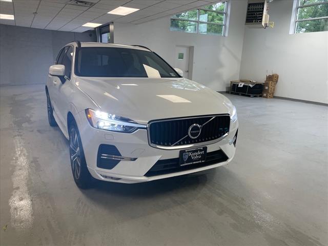 2022 Volvo XC60 B5 Momentum - Photo 2