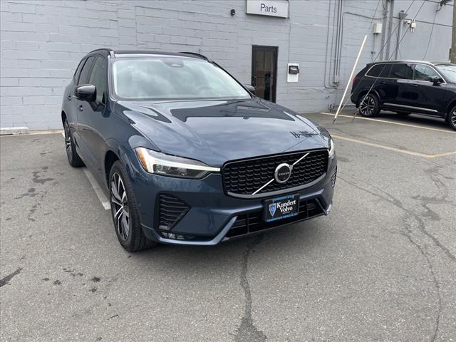 2023 Volvo XC60 B5 Plus Dark Theme - Photo 2