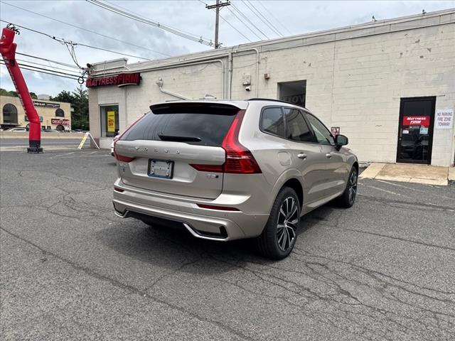 2025 Volvo XC60 B5 Plus - Photo 2